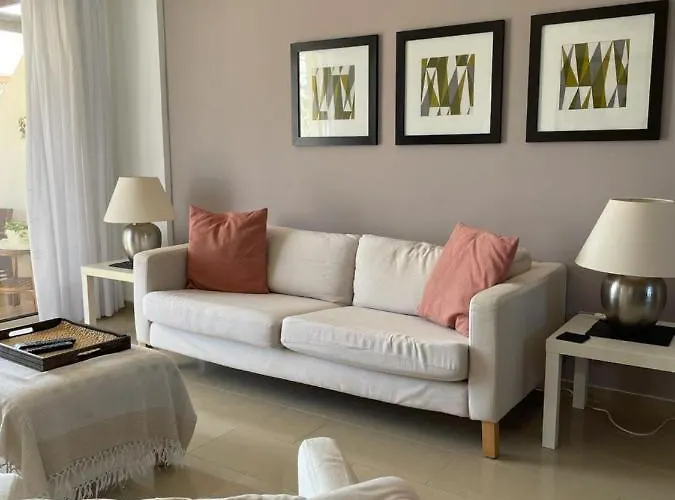 Modern And Stylish Apartment In Vanessa Complex